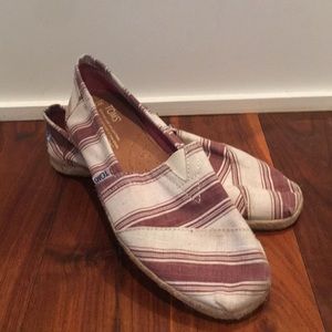 TOMS vegan slip-on